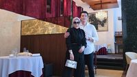 7 Foto Syahrini Rayakan Anniversary Pernikahahan, Pamer Cincin Harga Miliaran