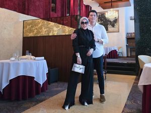 7 Foto Syahrini Rayakan Anniversary Pernikahahan, Pamer Cincin Harga Miliaran