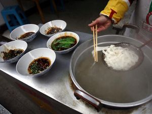 Wow! Di Rumah Duka Ini Terkenal Ada Mie Beras Enak Wow! Di Rumah Duka Ini Terkenal Ada Mie Beras Enak