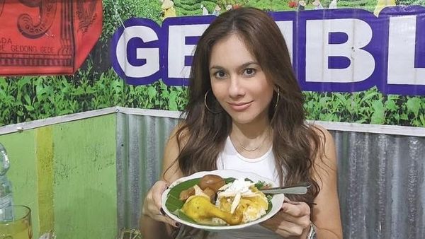 Wulan Guritno Hobi Ngopi hingga Makan Nasi Liwet Solo