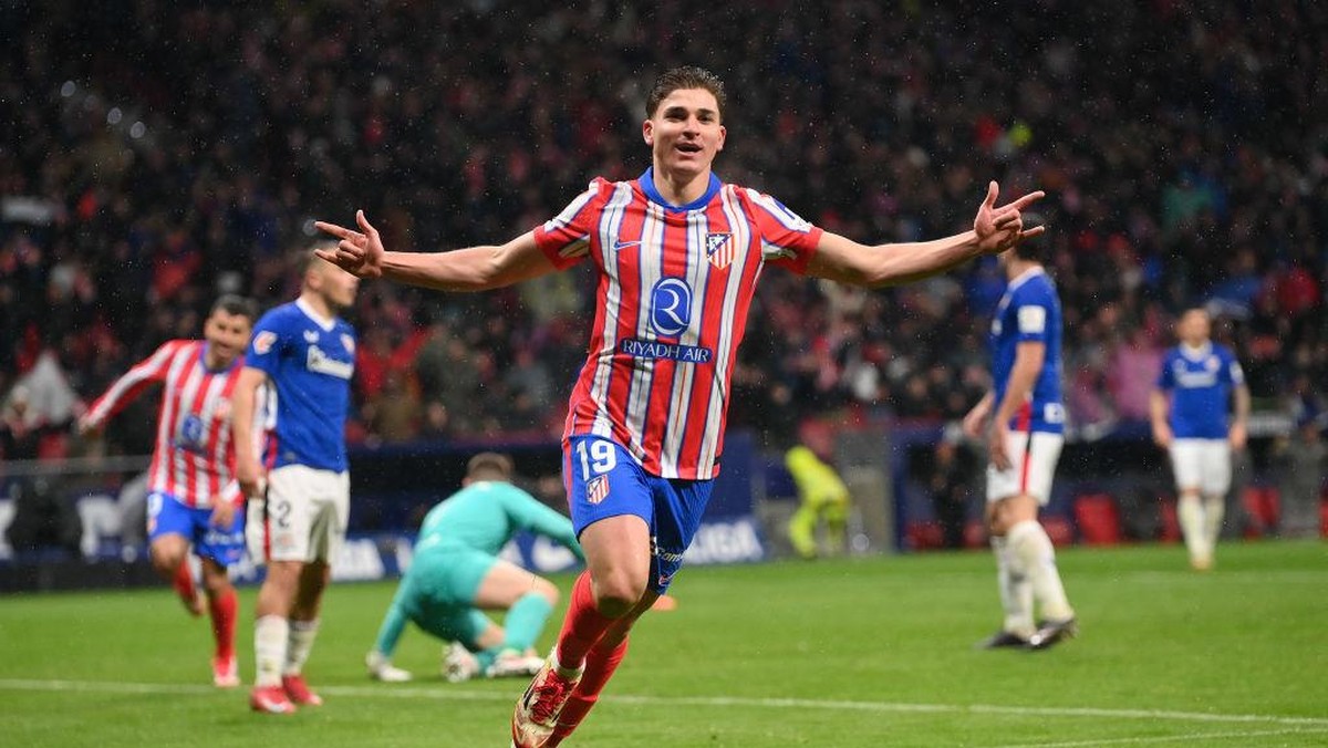 Julian Alvarez menjadi andalan Atletico Madrid musim ini. Foto: Getty Images/Denis Doyle