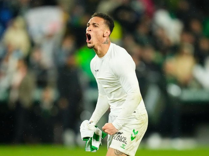 Antony right winger of Betis and Brazil celebrates the victory after winning the LaLiga match between Real Betis Balompie and Real Madrid CF at Estadio Benito Villamarin on March 2, 2025 in Seville, Spain. (Photo by Jose Breton/Pics Action/NurPhoto via Getty Images)