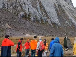 Video Tragedi Puncak Carstensz: 2 Pendaki Meninggal, Kendala Evakuasi Video Tragedi Puncak Carstensz: 2 Pendaki Meninggal, Kendala Evakuasi