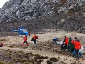 Menakar Masa Depan Pendakian Gunung Carstensz Menakar Masa Depan Pendakian Gunung Carstensz