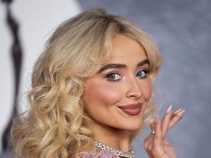 Film Satir yang Nikmati Main Dua Kaki Kayak Sabrina Carpenter Film Satir yang Nikmati Main Dua Kaki Kayak Sabrina Carpenter
