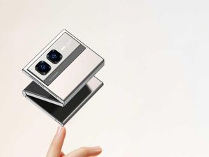 Infinix Pamerkan Zero Series Mini Tri-fold, HP Flip dengan Layar Lipat Tiga Infinix Pamerkan Zero Series Mini Tri-fold, HP Flip dengan Layar Lipat Tiga