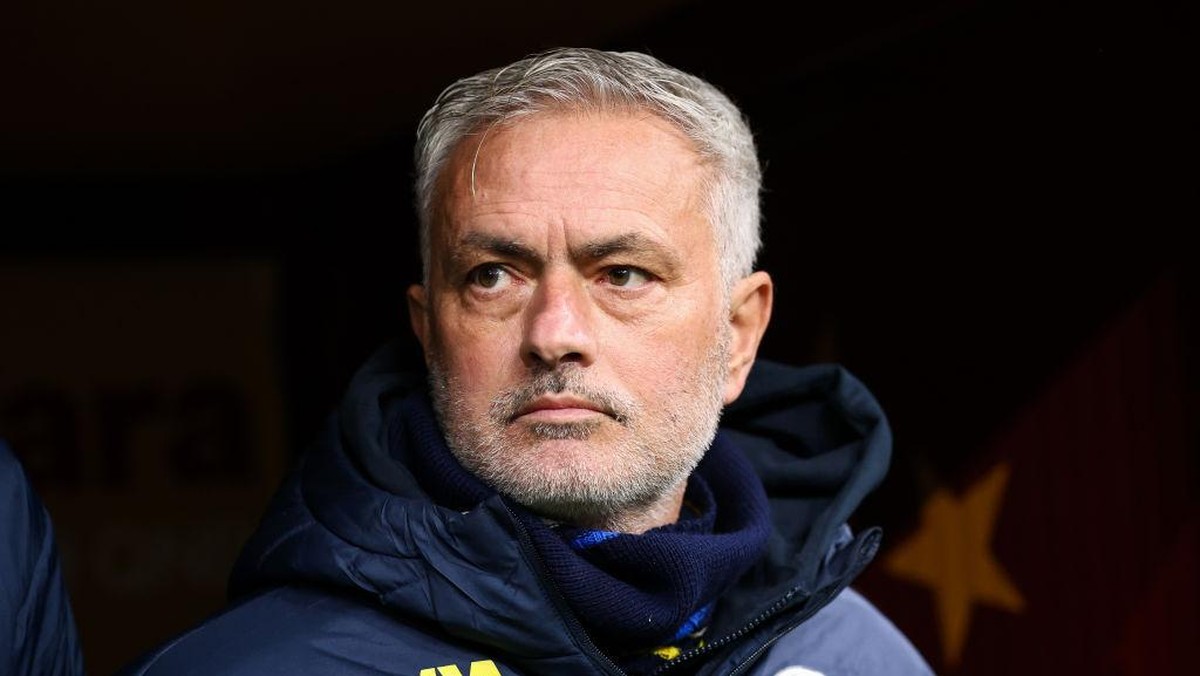 Jose Mourinho kini dihukum dua laga saja. Foto: Getty Images/Ahmad Mora