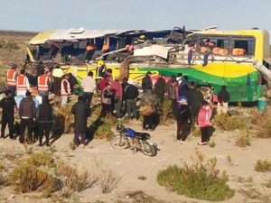 Kondisi Bus yang Kecelakaan hingga Tewaskan 37 Orang di Bolivia Kondisi Bus yang Kecelakaan hingga Tewaskan 37 Orang di Bolivia