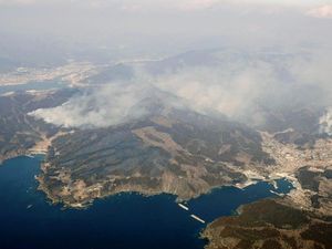 Penampakan dari Udara Kebakaran Landa Hutan di Jepang