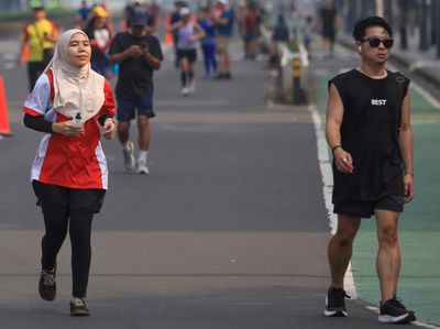 Ramadan, Warga Tetap Semangat Berolahraga di CFD Jakarta