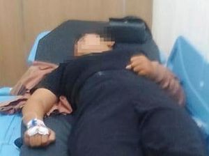 Pengendara Motor Terjatuh Akibat Jalan Berlubang di Karangasem