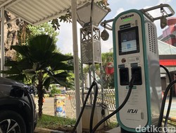 Mobil Listrik yang Cuma Numpang Parkir di SPKLU Ini Bakal Kena Denda