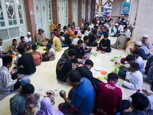 Suasana Buka Puasa Bersama di Masjid Tertua Balikpapan