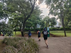 Ngabuburit ala Warga di Tebet Eco Park: Joging-Ngobrol hingga Waktu Berbuka