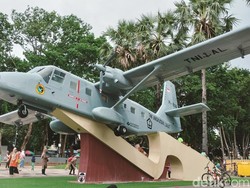 Ngabuburit Asyik Sambil Lihat Pesawat Parkir di Taman