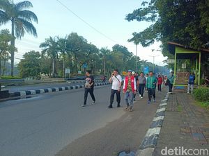 Pulang Retreat, Ratu Dewa Ajak Kadis Olahraga Jalan Kaki Bahas Masalah Kota