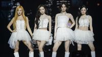 Aksi Panggung Aespa di London, Karina-Giselle Tampil dengan Rambut Baru