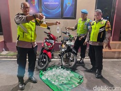 Polsek Kota Kudus Bubarkan Perang Air, Temukan Plastik Isi Air Kencing