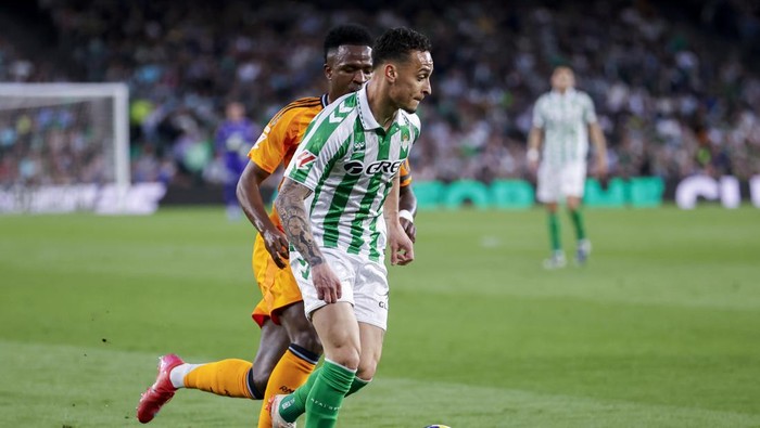 Antony of Real Betis runs with the ball during the La Liga EA Sports match between Real Betis and Real Madrid at Benito Villamarin in Seville, Spain, on March 01, 2025. (Photo by Jose Luis Contreras/Dax Images) (Photo by DAX Images/NurPhoto via Getty Images)