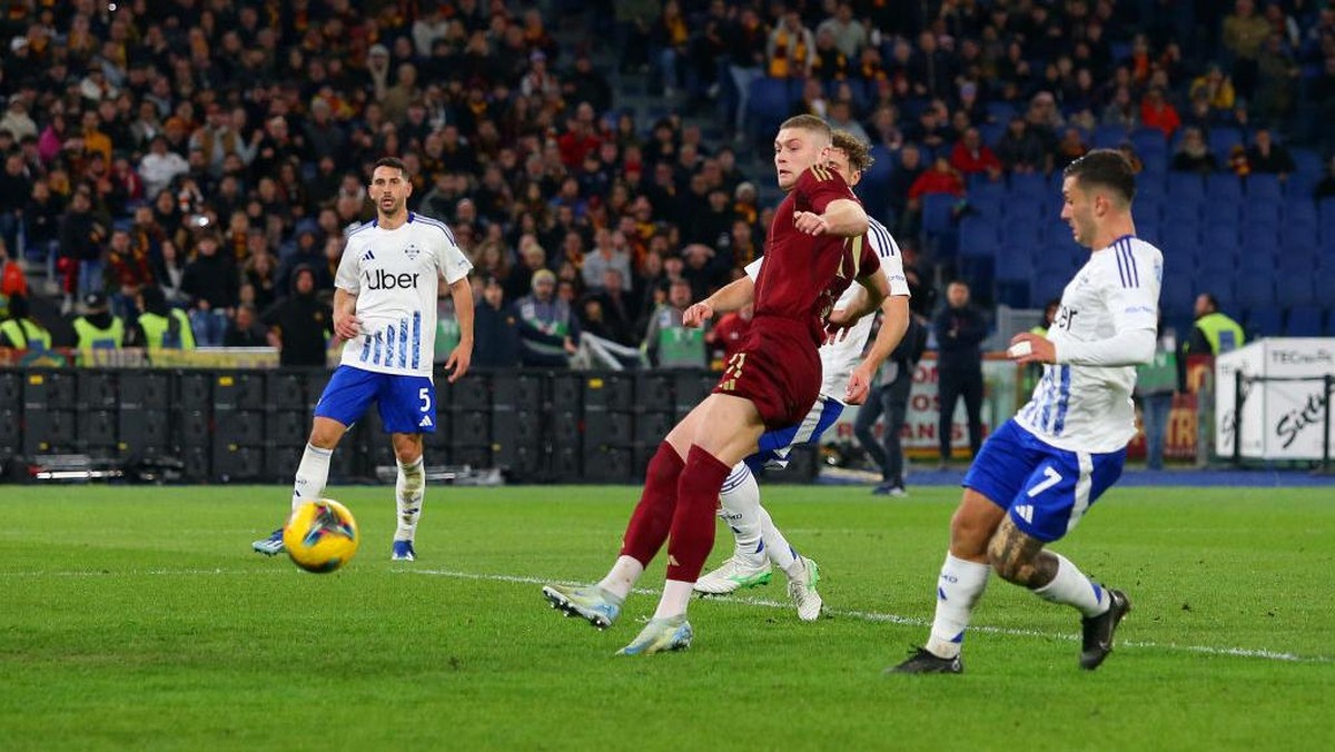 AS Roma menang 2-1 atas Como dalam lanjutan Serie A (Foto: Getty Images/Paolo Bruno)