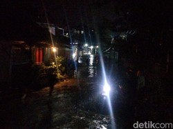 Hujan Deras, Permukiman Warga di Perkotaan Garut Tergenang Banjir