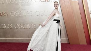 Foto: Best Dressed Oscars 2025, Lisa Bergaya Bak James Bond