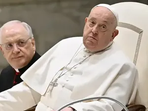 Paus Fransiskus Serukan Perdamaian Dunia dari Ranjang Rumah Sakit