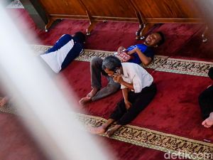 Video: Penjelasan Ustaz Maulana soal Waktu Tidur dalam Islam Video: Penjelasan Ustaz Maulana soal Waktu Tidur dalam Islam