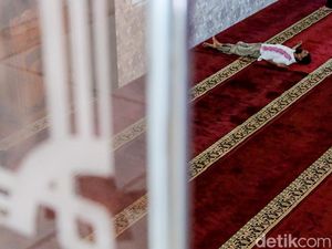 Fenomena Habiskan Waktu Puasa dengan Tidur di Masjid Fenomena Habiskan Waktu Puasa dengan Tidur di Masjid