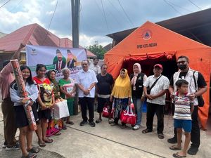 Legislator Gerindra Kunjungi Korban Kebakaran Medan, Bantu Sembako-Pakaian