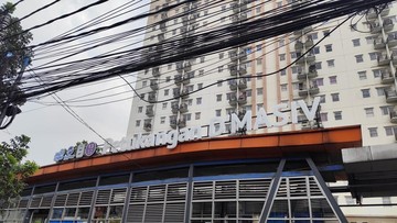 Halte TransJ Mendadak Jadi Panggung D'MASIV: Penumpang Auto Jadi Saksi Konser Dadakan!