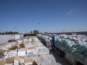 90 Truk Bantuan Dikirim ke Gaza Usai Blokade Israel Dibuka