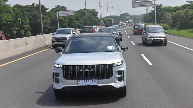 Uji irit maraton Jaecoo J7 SHS Jakarta hingga Bali pada 24-27 Februari 2025. Mobil PHEV ini bisa menempuh jarak maksimal 1.377,6 kilometer hanya menggunakan satu tangki berisi 60 liter Pertamax Turbo.