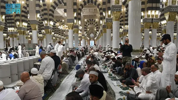 Masjid Nabawi Bagikan 227.000 Porsi Makanan Buka Puasa Per Hari
