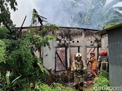 Rumah di Surabaya Ludes Terbakar saat Ditinggal Pemiliknya Berobat