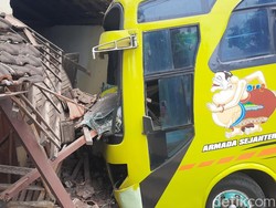 Pemotor Korban Laka Bus Oleng Hantam Rumah di Pati Meninggal