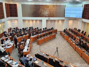 Kekhawatiran Legislator soal Nasib PNS Bila TNI Duduki Jabatan Sipil Kekhawatiran Legislator soal Nasib PNS Bila TNI Duduki Jabatan Sipil