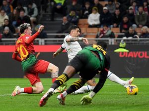 AC Milan Vs Lazio: Tampil dengan 10 Pemain, Rossoneri Kalah 1-2