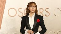 Penampilan Perdana Lisa BLACKPINK di Oscars 2025 dengan Setelan Jas Unik