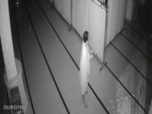 2 Pria di Luwu Timur Bobol Kotak Amal Masjid Raya At-Taqwa Terekam CCTV 2 Pria di Luwu Timur Bobol Kotak Amal Masjid Raya At-Taqwa Terekam CCTV