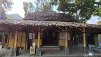 Jumat Berkah, Ibadah Sambil Ngadem di Masjid Bambu Cirebon