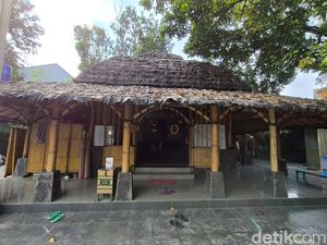 Jumat Berkah, Ibadah Sambil Ngadem di Masjid Bambu Cirebon