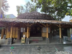 Jumat Berkah, Ibadah Sambil Ngadem di Masjid Bambu Cirebon