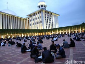 Masjid Istiqlal Sediakan 4.000 Porsi Makanan untuk Buka Puasa Masjid Istiqlal Sediakan 4.000 Porsi Makanan untuk Buka Puasa