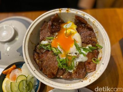 Gurih Umami! Nikudon Karubi di Restoran Suasana Ghibli