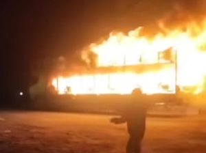 Truk Bawa 46 Motor Terbakar Hebat di Labusel, Melaju 1 Km dengan Kobaran Api Truk Bawa 46 Motor Terbakar Hebat di Labusel, Melaju 1 Km dengan Kobaran Api