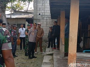 Warga Korban Banjir Bengawan Solo Curhat ke Kapolres Bojonegoro Warga Korban Banjir Bengawan Solo Curhat ke Kapolres Bojonegoro