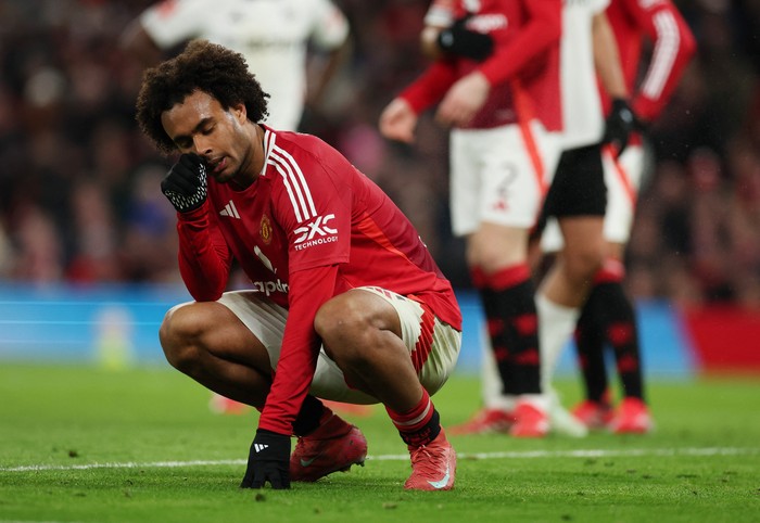 Soccer Football - FA Cup - Fifth Round - Manchester United v Fulham - Old Trafford, Manchester, Britain - March 2, 2025  Manchester Uniteds Joshua Zirkzee reacts during the match REUTERS/Phil Noble
