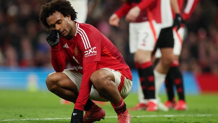 Soccer Football - FA Cup - Fifth Round - Manchester United v Fulham - Old Trafford, Manchester, Britain - March 2, 2025 Manchester Uniteds Joshua Zirkzee reacts during the match REUTERS/Phil Noble