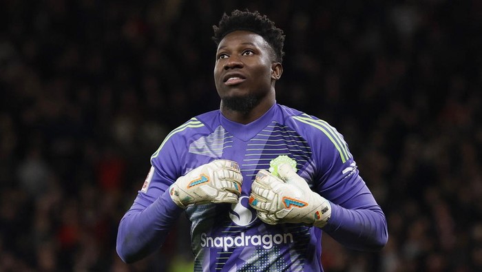 Soccer Football - FA Cup - Fifth Round - Manchester United v Fulham - Old Trafford, Manchester, Britain - March 2, 2025 Manchester Uniteds Andre Onana reacts during the penalty-shootout Action Images via Reuters/Jason Cairnduff